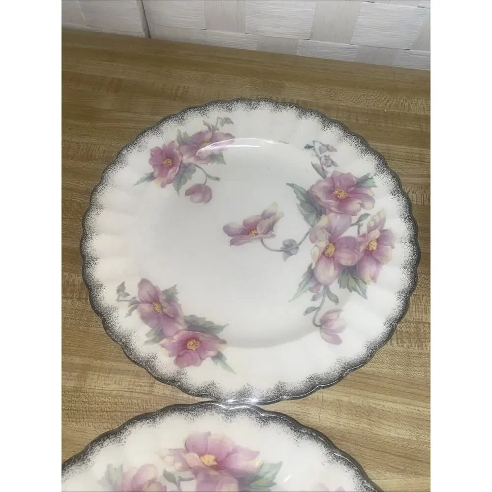 Set Of 4 9.25” Dinner Plates Ivory Porcelain By Sebring “Primrose” 22K Gold Trim